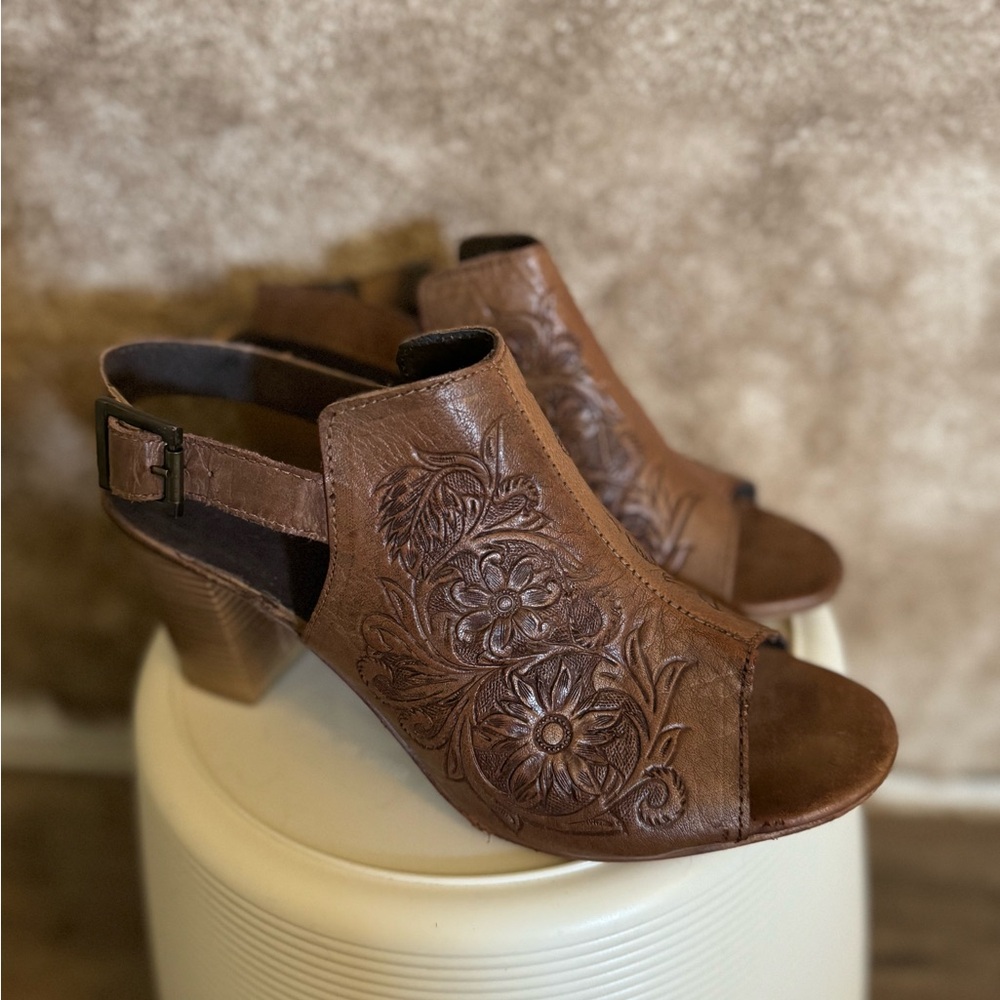 Mika Sandals by Roper